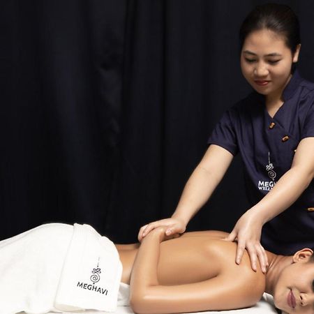 Novotel Chennai Sipcot Exterior foto Thai massage
