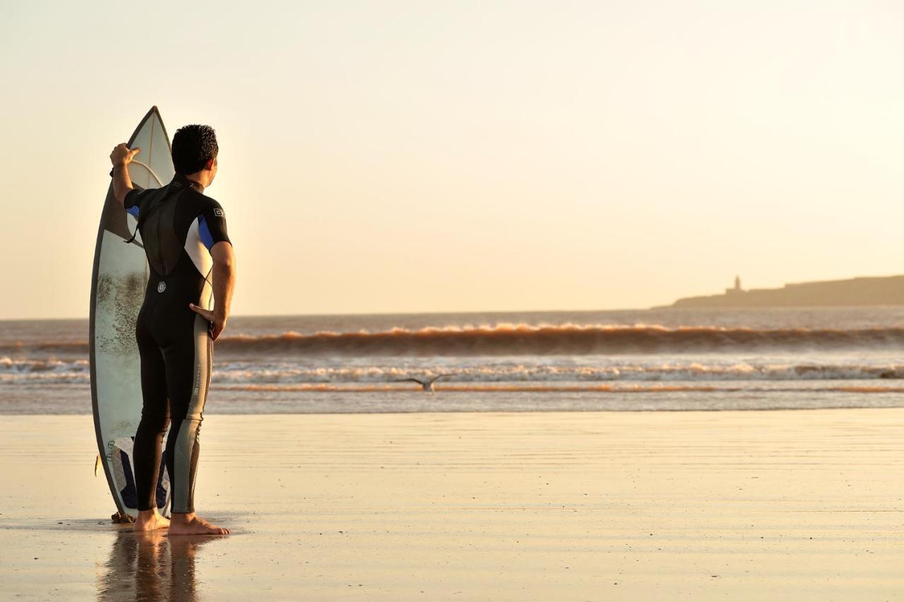 Novotel Chennai Sipcot Exterior foto Surfer at the beach